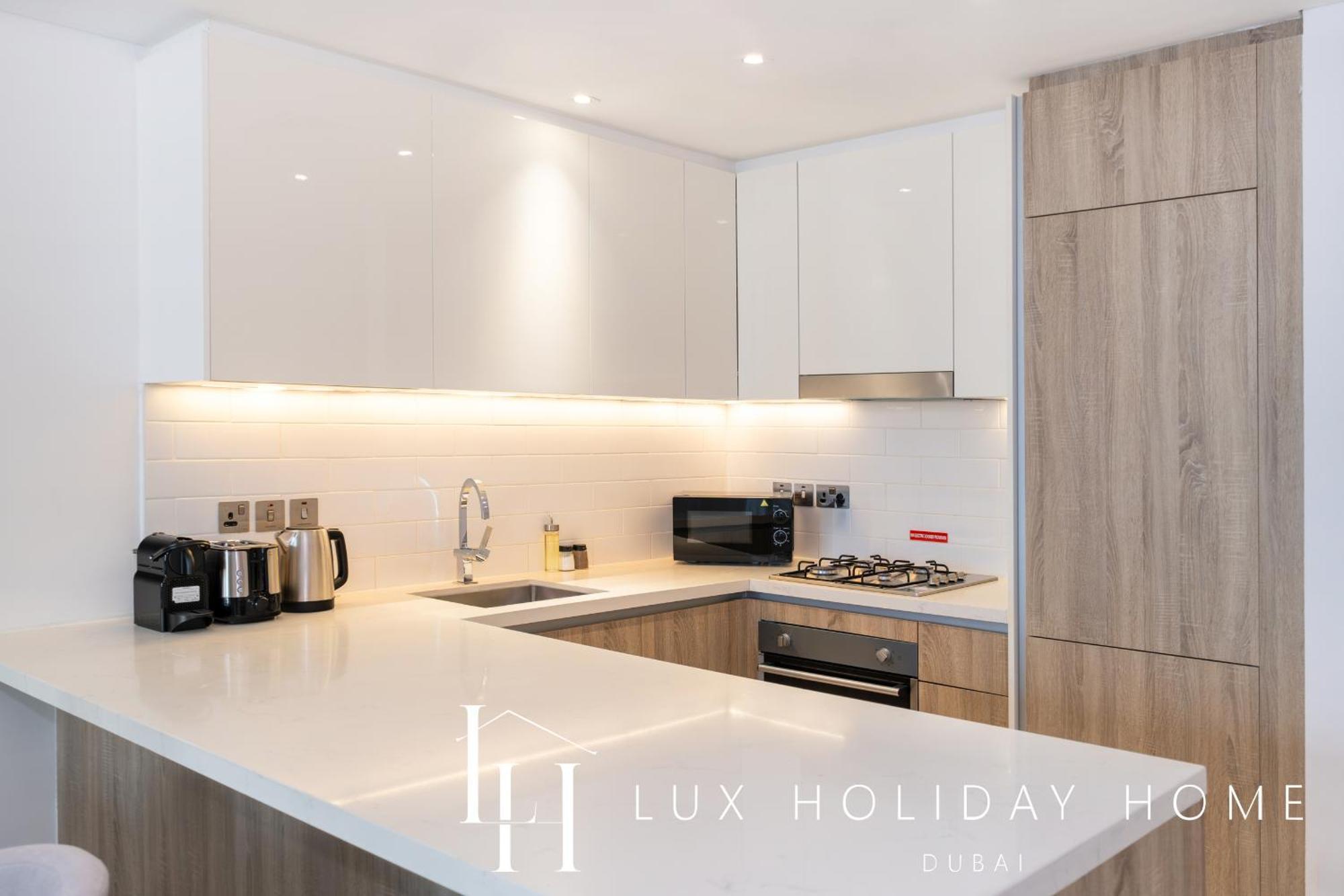 Lux Liv Contemporary Full Marina View