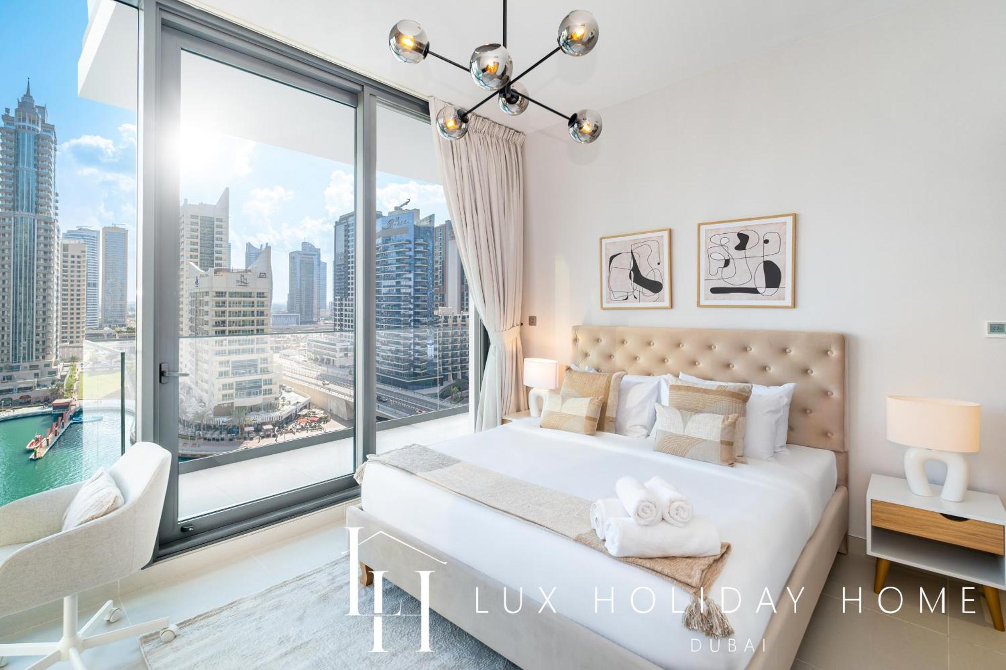 Lux Liv Contemporary Full Marina View